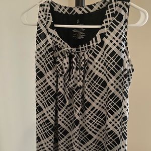 Black and white geometric pattern sleeveless blouse